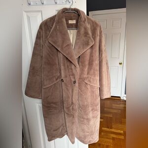 Lapel faux fur coat, size L. Oversized. Worn few times. 
Color: Mauve